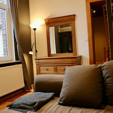 לינה וארוחת בוקר Les Volets Blancs *