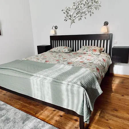 Les Volets Blancs Bed & Breakfast